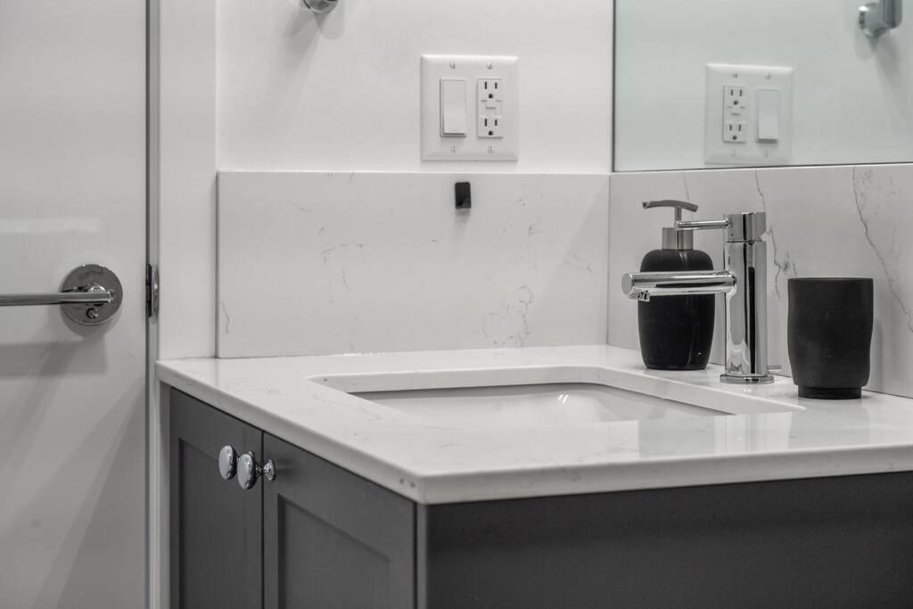 Chic 1Br Kensington Unit W/Parking Apartamento YYC Exterior foto